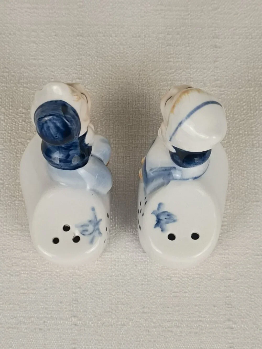 Vintage Blue White Kissing Dutch Boy Girl Salt Pepper Shakers E-5816 Enesco